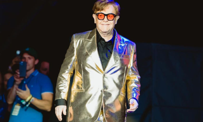 Hospitalizan de emergencia a Elton John tras caerse en su casa en Niza