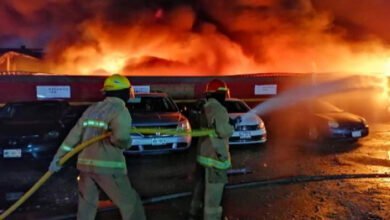 Incendio devasta bodega de mensajería en Villahermosa