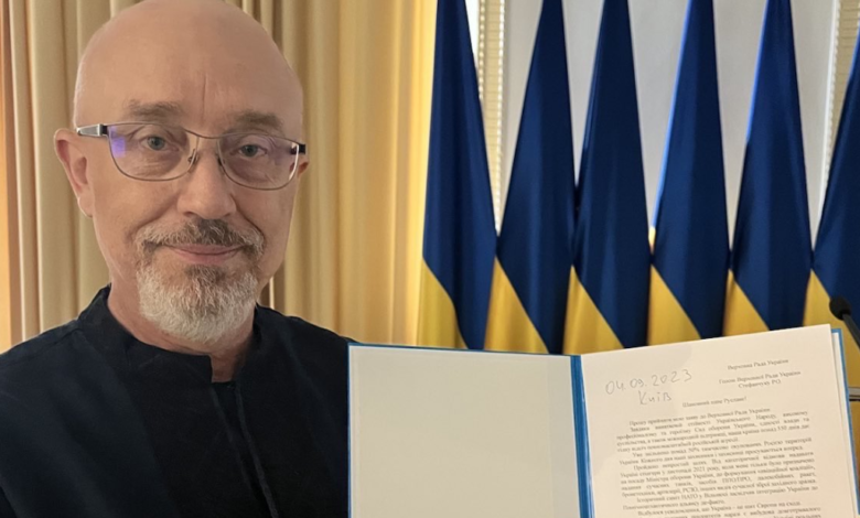 El Ministro de Defensa de Ucrania presenta su renuncia tras anuncio de su reemplazo