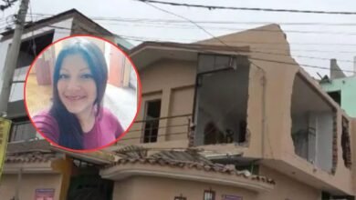 Mujer derrumba su casa.