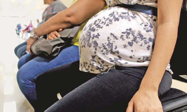 Proponen aumentar licencia de maternidad de 12 a 18 semanas