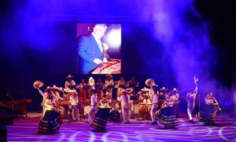 homenaje a Efrén Luna.
