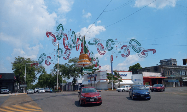 ¡Ya se siente septiembre! Calles de Villahermosa se visten de colores patrios