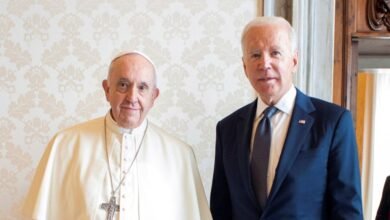 El Papa y Biden.