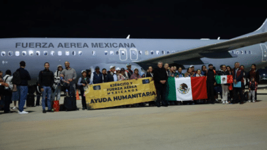 '¡Viva México!' Mexicanos varados en Israel llegan a Santa Lucía