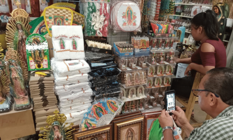 Ofertan artículos de 'La Guadalupana' en mercado Pino Suárez