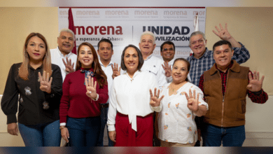 Políticos morenistas se registran como aspirantes a diputados federales