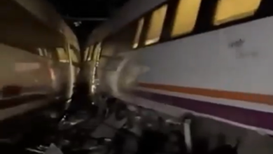 Chocan trenes en España; desalojan a más de 200 pasajeros