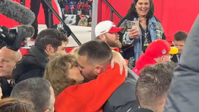 Emotivo beso de Taylor Swift y Travis Kelce por triunfo de Chiefs