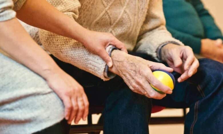 Proponen crear albergues para cuidadores de pacientes con cáncer