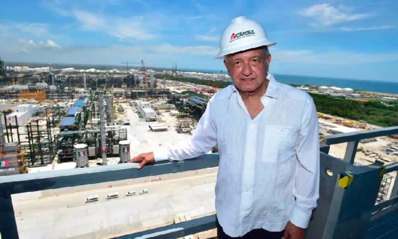 Dos Bocas comenzará a producir combustible a finales de febrero: AMLO