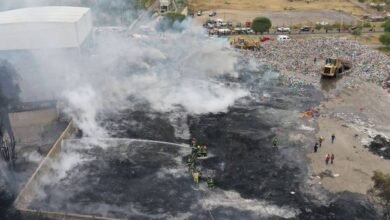 Controlan incendio en recicladora de Valle de Chalco