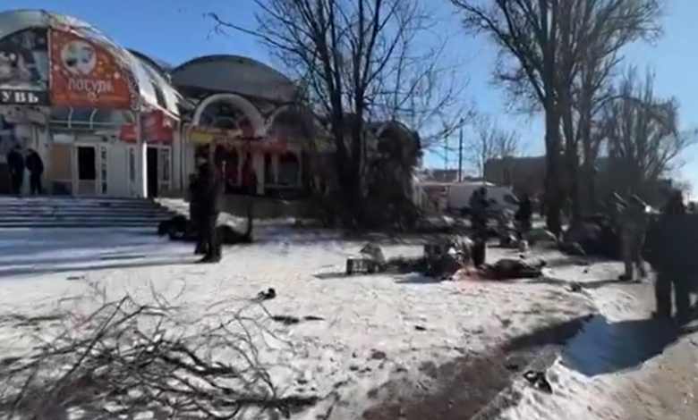 Ucrania ataca a mercado de Donetsk ocupado por Rusia y deja 25 muertos