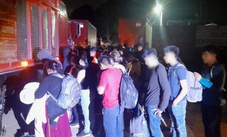 Rescata INM a 371 migrantes en dos accidentes distintas en Veracruz