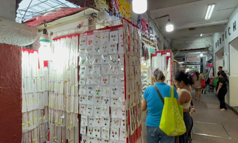 Comerciantes ambulantes esperan recuperar ventas en Día de San Valentín