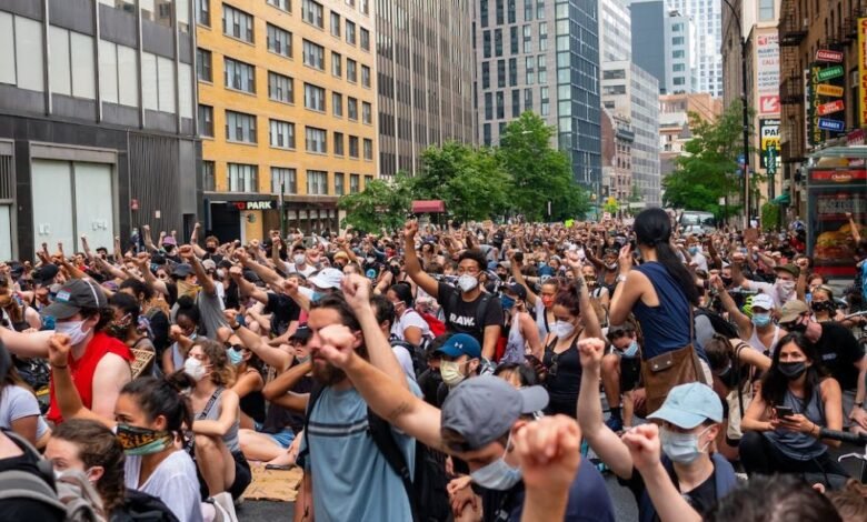 Protestan a favor de AMLO frente a la sede del New York Times