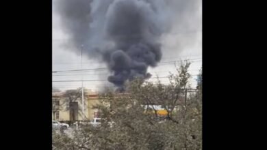 Autoridades responden a incendio en edificio de tres pisos en Austin