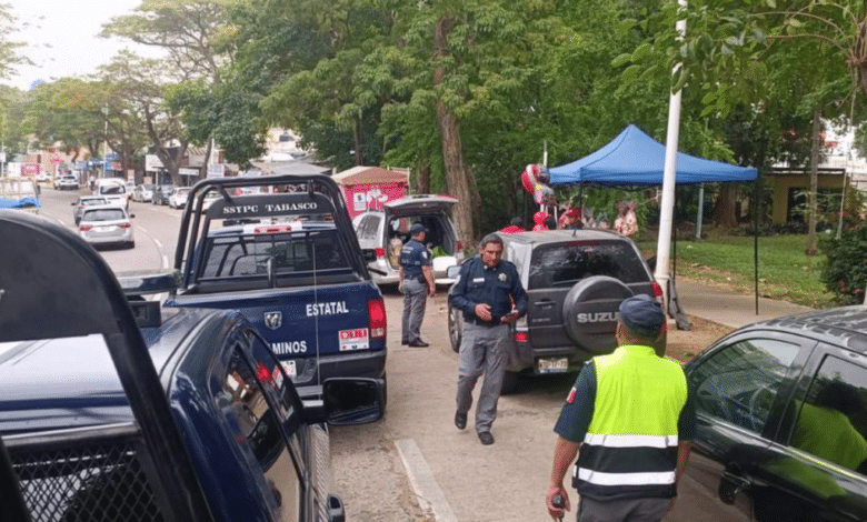 Realizan operativo para despejar a ambulantes que obstruían vialidad