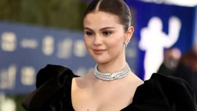 Selena Gomez conquista París en minifalda negra con abertura