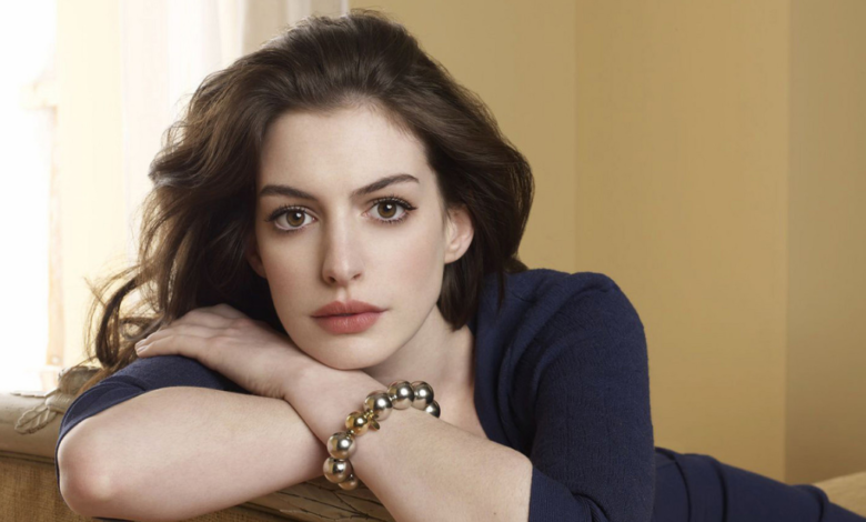 Anne Hathaway experimentó un aborto espontáneo en escena; tuvo que seguir actuando