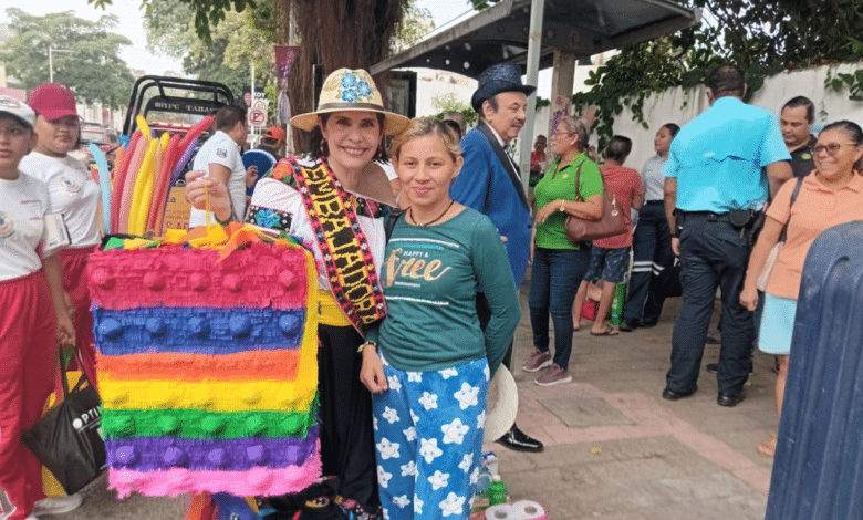 Con donación de piñatas arranca colecta de 'alimentos para niños con cáncer'