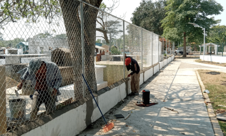 Avanza construcción de nueva área del panteón “El Cedral”