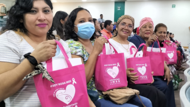 Entrega voluntariado del IMSS Tabasco prótesis de mama artesanales