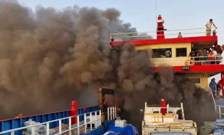 Ferry incendio.