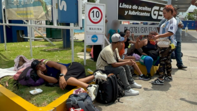 Llenan calles de Villahermosa migrantes asegurados en el centro del país