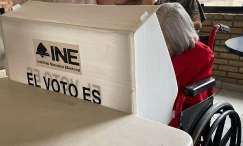 Voto libre y secreto.