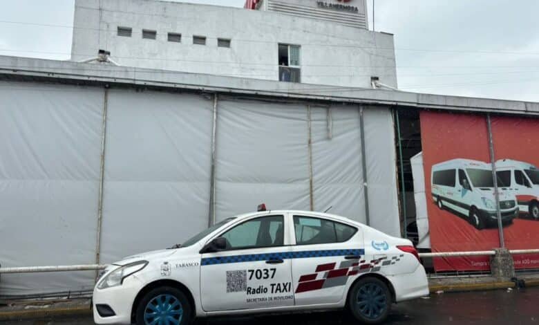 La demanda de viajeros por llegar a sus destinos es aprovechada por taxistas