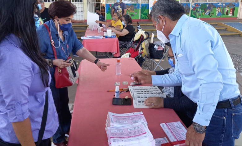 Detienen al director y maestra del plantel donde falleció un menor golpeado por sus compañeros (11)