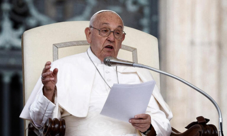 Papa Francisco pide perdón por comentarios homofóbicos hacia sacerdotes gay