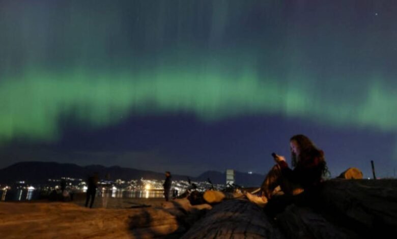 Así se vive una noche más de auroras boreales en el mundo