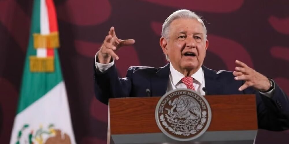 AMLO pide tener cuidado con las promesas que hace la oposición