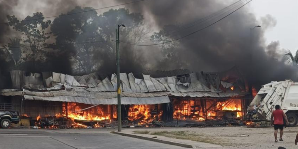 Dos víctimas mortales fue el saldo final del feroz incendio que devoró el Mercadito de Tacotalpa