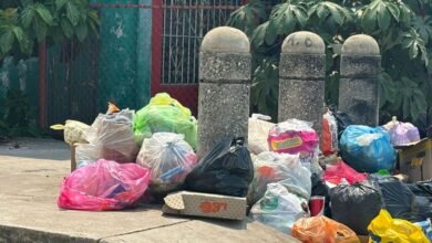 Inundada de bolsas de desechos urbanos calles de la colonia Tamulté