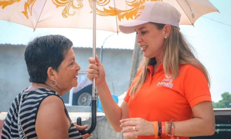 Llega candidata Minés de la Fuente con la Ola Naranja a Ranchería Río Viejo