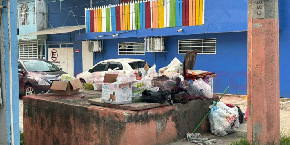 Vecinos de la Guadalupe Borja propician que la basura tape el drenaje pluvial en Villahermosa