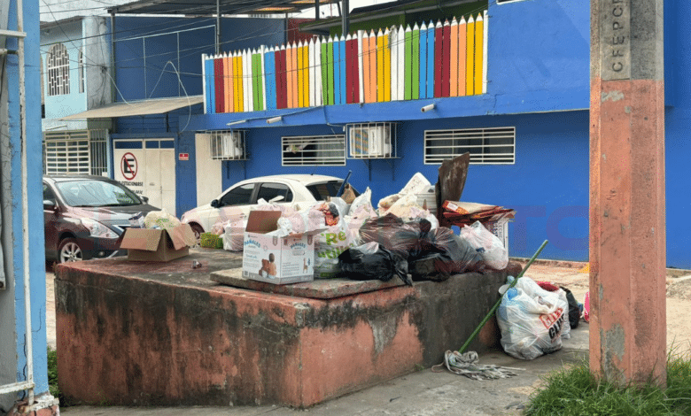 Vecinos de la Guadalupe Borja propician que la basura tape el drenaje pluvial en Villahermosa