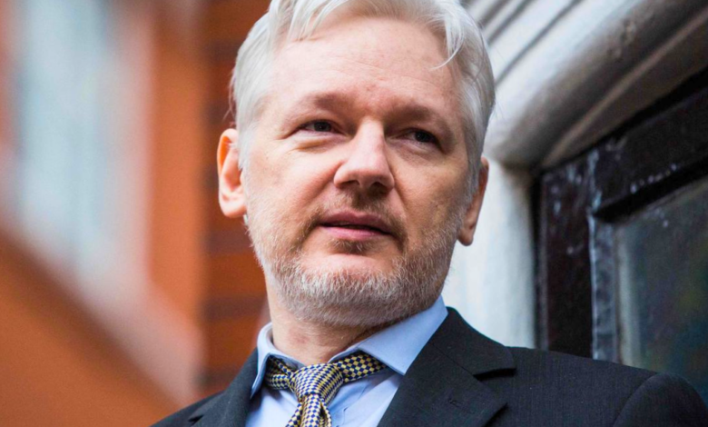 Julian Assange sale libre; se declarará culpable de espionaje