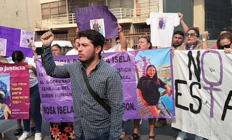 Piden familiares de Rosa Isela que sus feminicidas sean juzgados como adultos