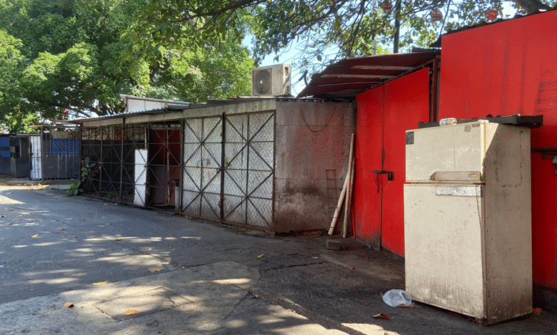 Desorden en estacionamientos de condominios de departamentos de interés social en Villahermosa