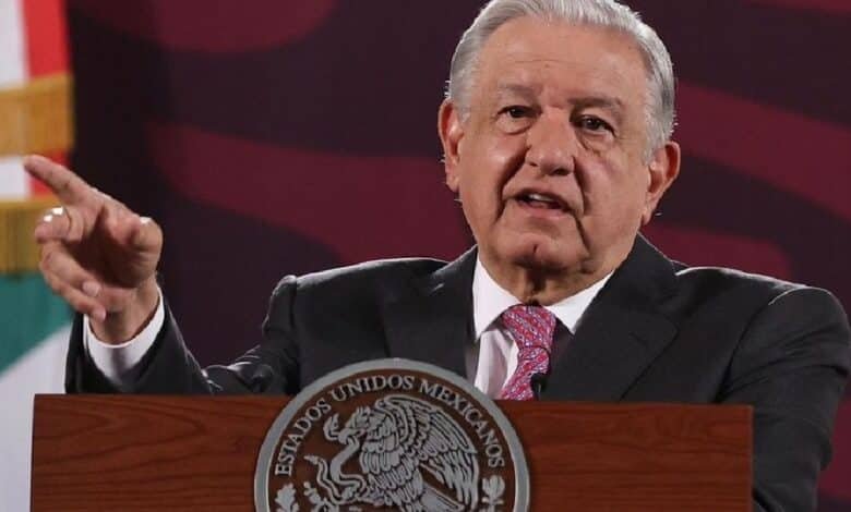 "Sí hace falta más democracia sindical", reconoce AMLO