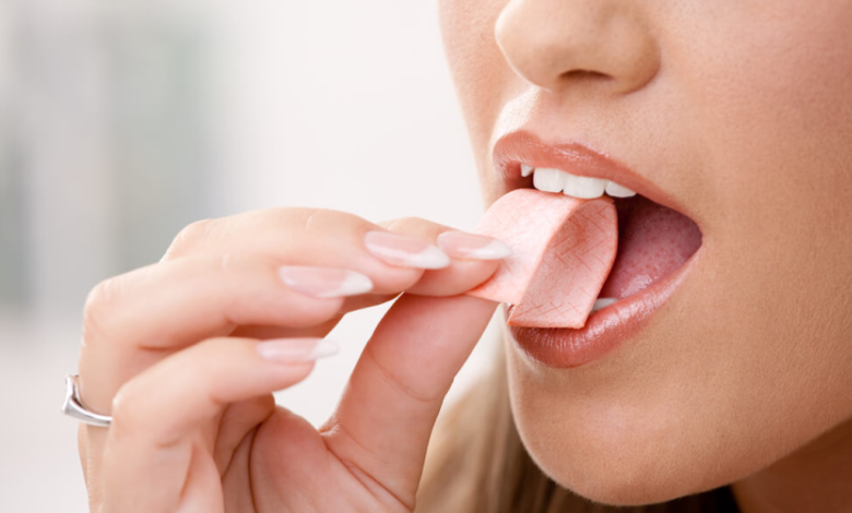 La goma de mascar puede causar un trastorno en la mandíbula