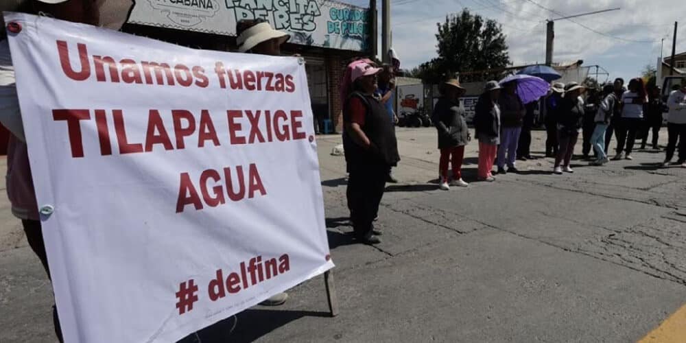 Bloquean carretera que comunica Tilapa haca La Marquesa