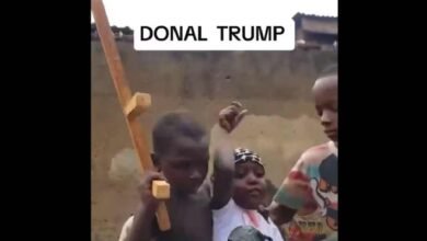 Niños de Uganda recrean el atentado contra Donald Trump