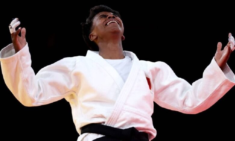 Madre de Prisca Awiti verá el combate de su hija en un restaurante