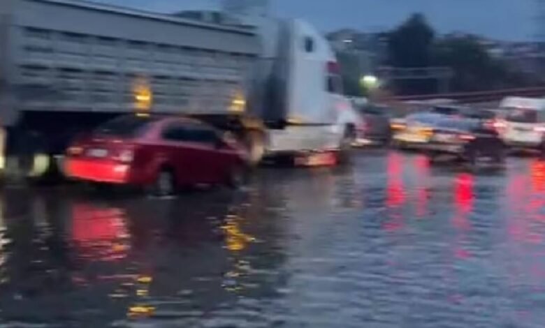 Lluvia provoca intensa carga vehicular en autopista México-Pachuca