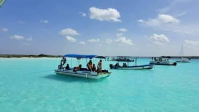 Llegan casi a los 500 mil turistas a la semana en Q.Roo durante verano